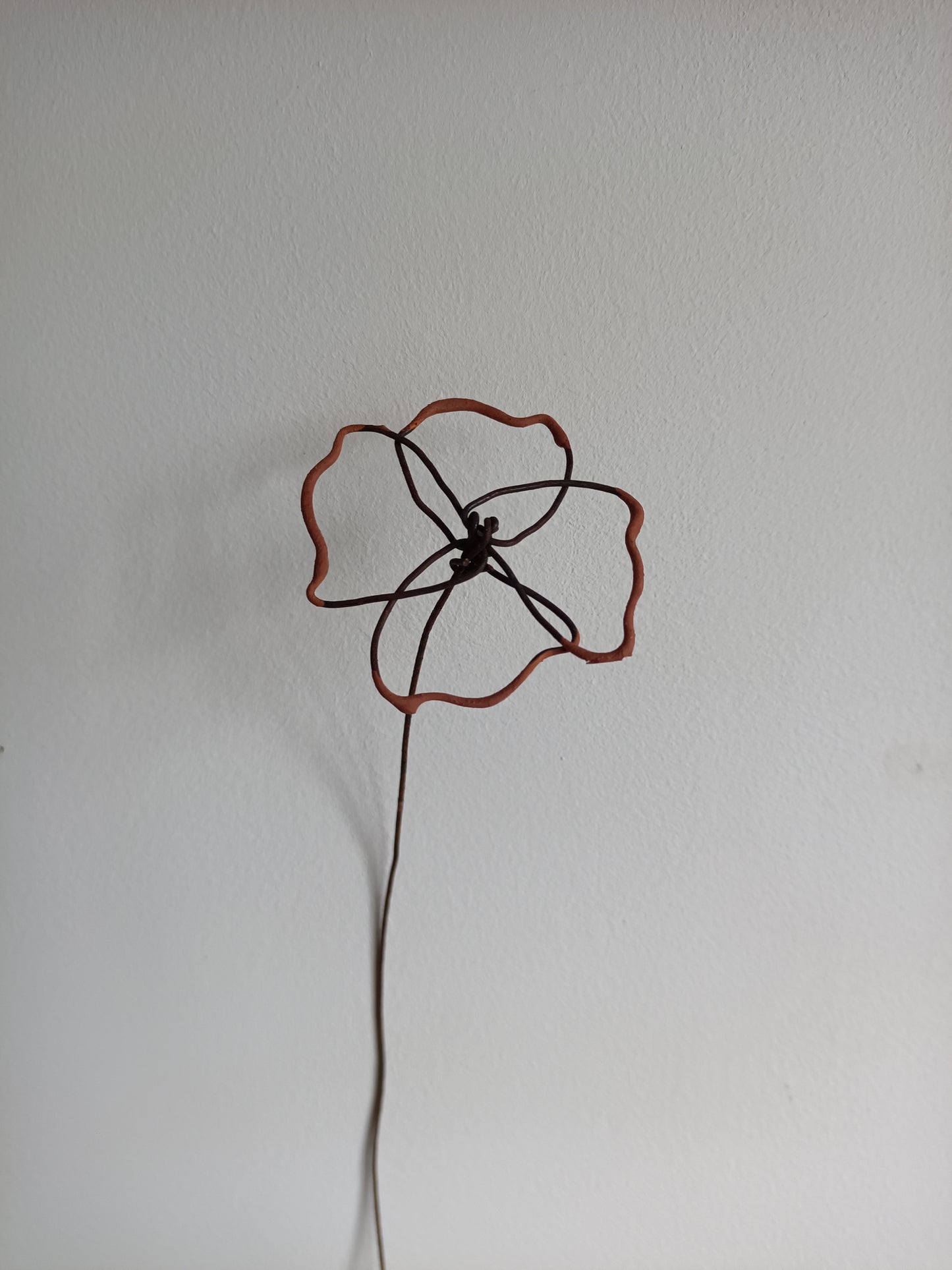 Flor Artesanal em Arame Reciclado – Pintada com Geotintas Naturais (Unidade)